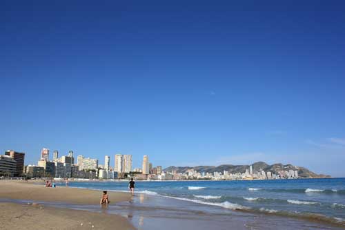 Playa de Poniente en Benidorm, España