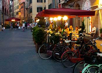 Avoid thefts while you are having dinner on a terrace