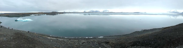 Lago y paisaje natural en Islandia