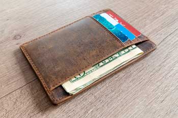 Bring cash or card to travel abroad