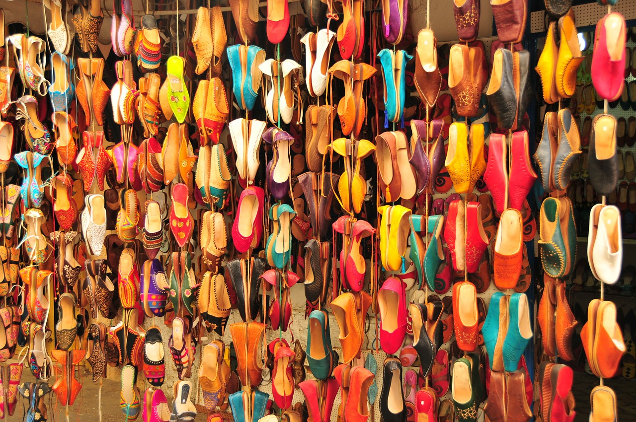 Tienda de sandalias en el Zoco de Marrakesh